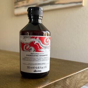 Davines Naturaltech Energizing Shampoo - Black and Red